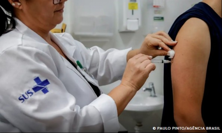 Jovens de 10 a 14 anos começam a ser vacinados contra a dengue em Avaré