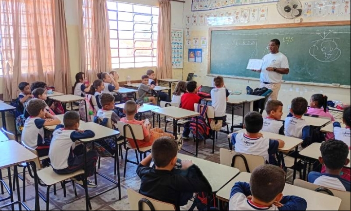 Histórias em quadrinhos é tema de palestra na escola municipal Orlando Cortez