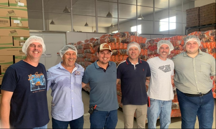Secretário Ricardinho, da Indústria e Comércio, visita empresa Kigosto Salgadinhos