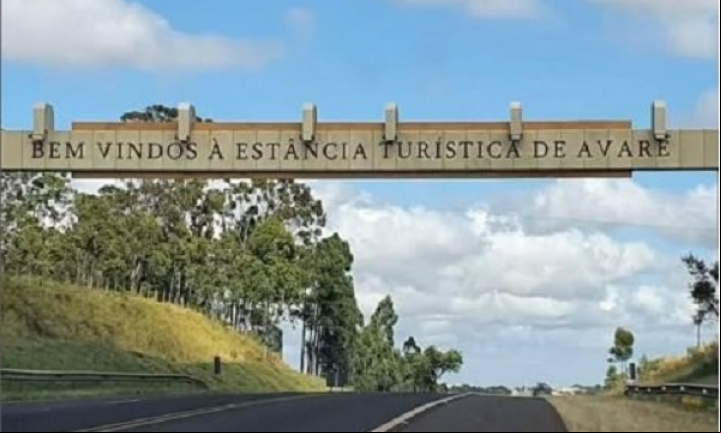Jô Silvestre dá nome de Campos Machado ao portal localizado na SP-255