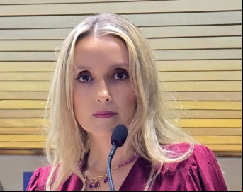 Carla Flores exige ação imediata na saúde pública e menos desculpas