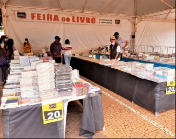 Feira Popular do Livro está de volta ao Largo São João em Avaré