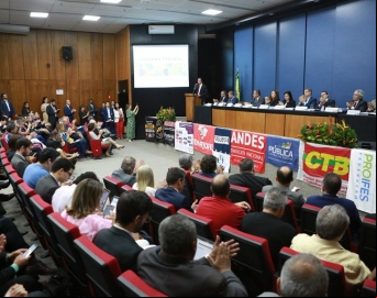 Governo oficializa reajuste de 9% para o funcionalismo federal