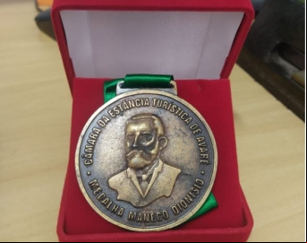 CÂMARA ENTREGA MEDALHA MANECO DIONÍSIO EM SESSÃO SOLENE NESTA QUINTA (23)