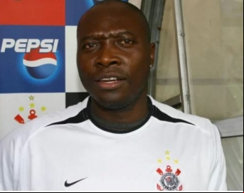 Ídolo do futebol colombiano, Rincón morre após grave acidente de carro